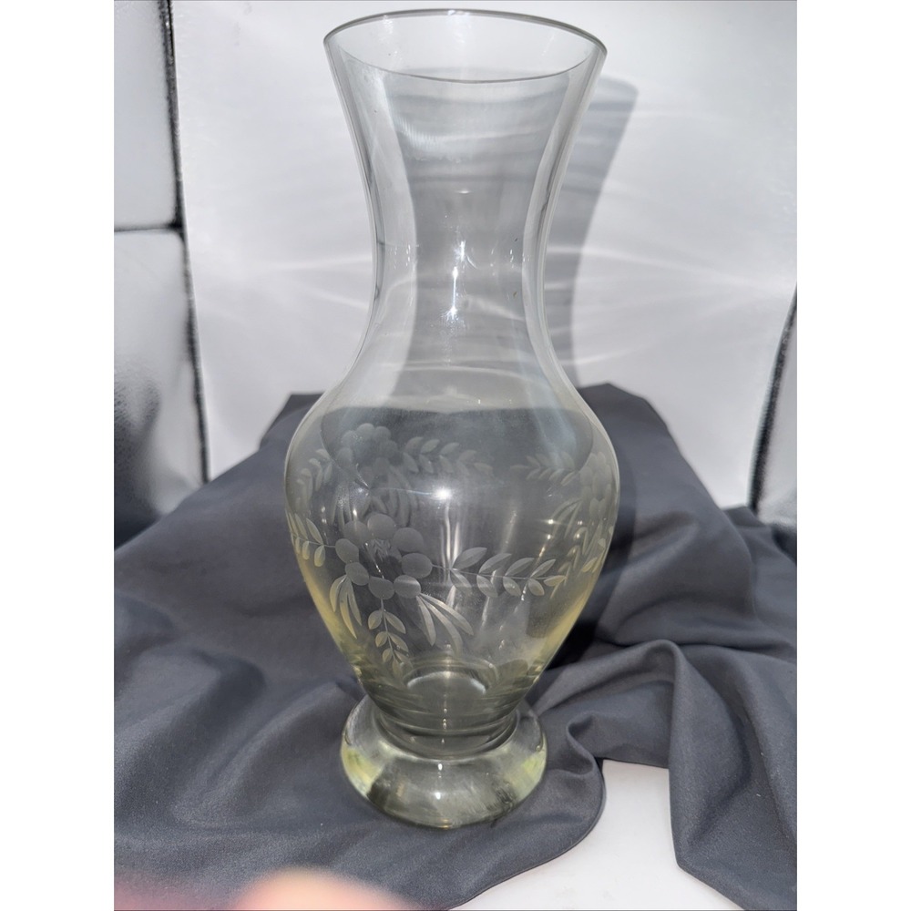 Princess House Daisy Pattern 10" tall vase